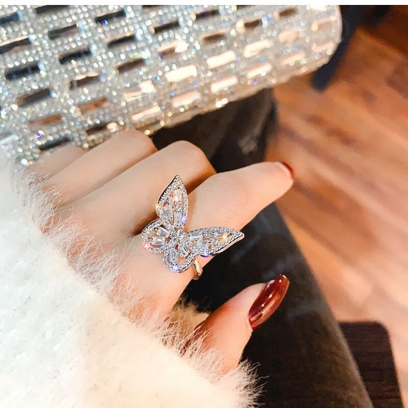 Jewelry - Gorgeous Butterfly Ring filled white Sapphire